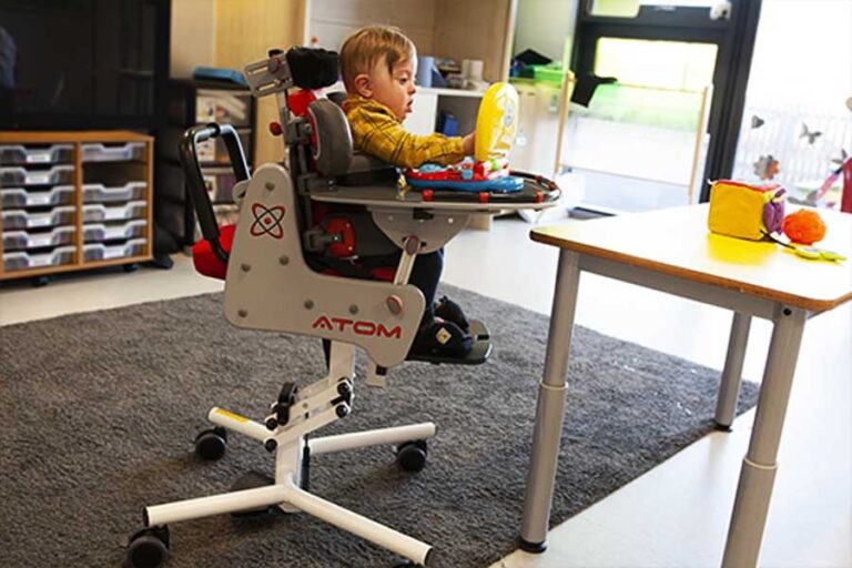 Atom: 6 ay - 4 yaş arası kullanıcılar için modüler oturma sistemi